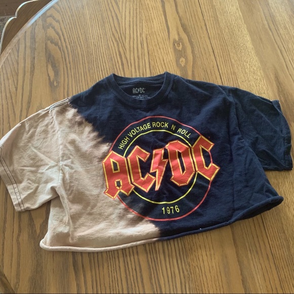 AC⚡️DC Cropped T-Shirt - Picture 1 of 2